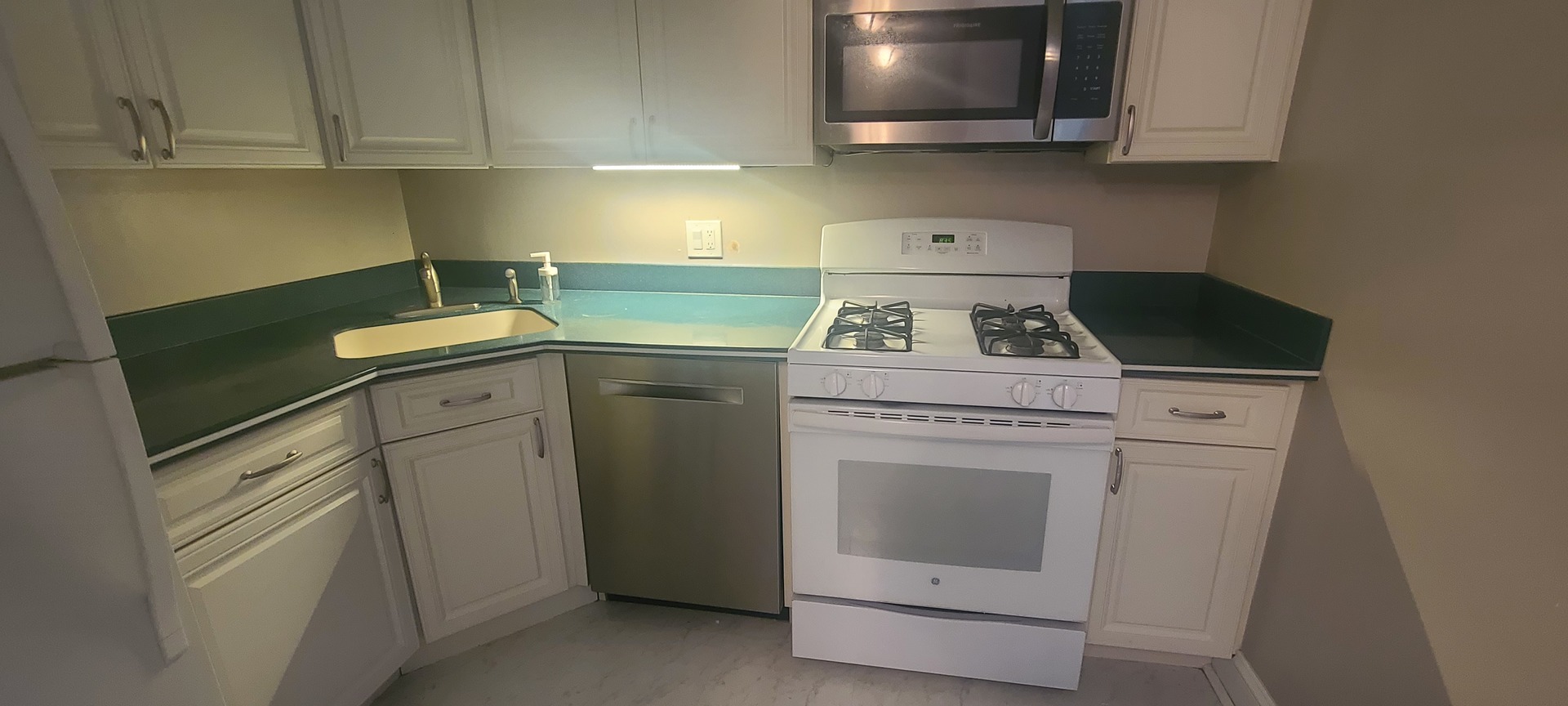 400 E RANDOLPH Street Unit: 3301