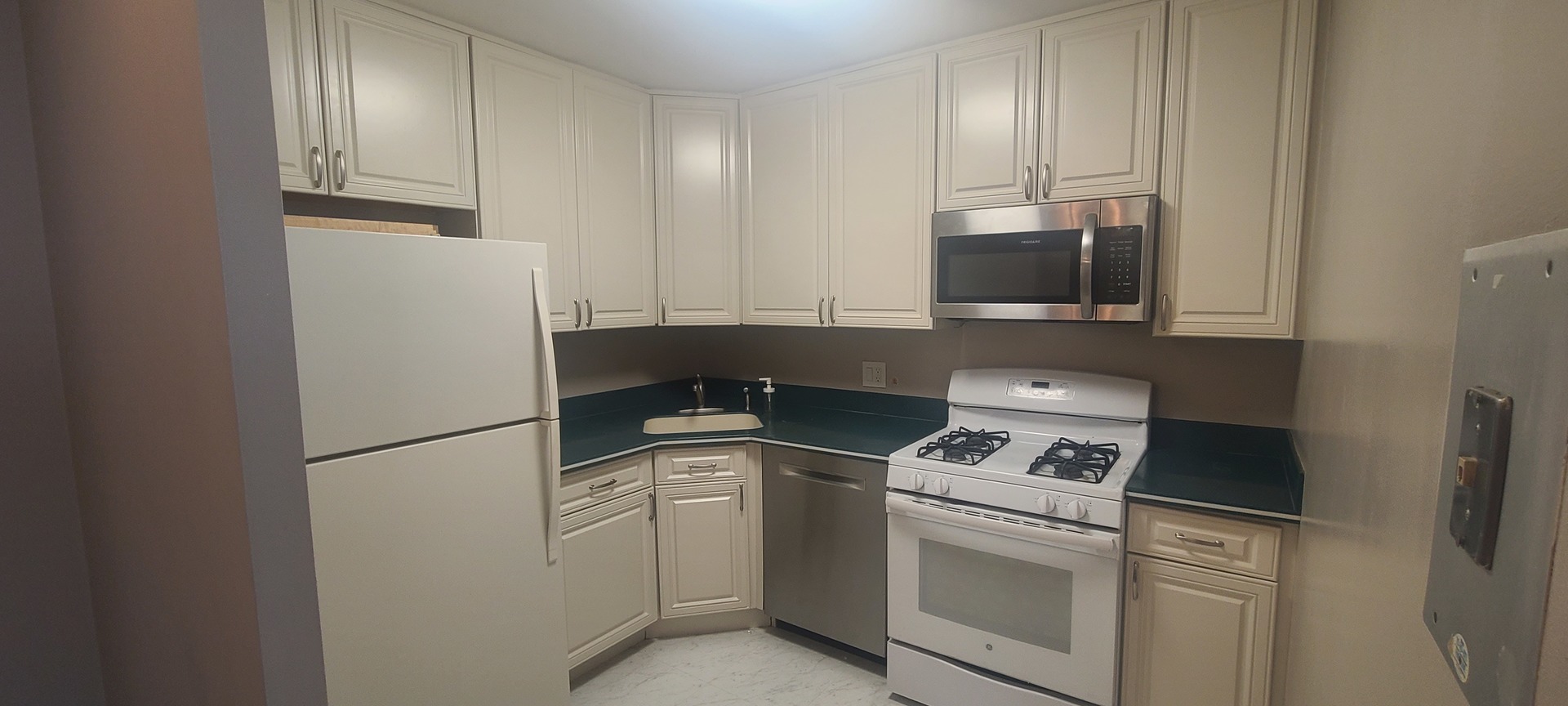 400 E RANDOLPH Street Unit: 3301