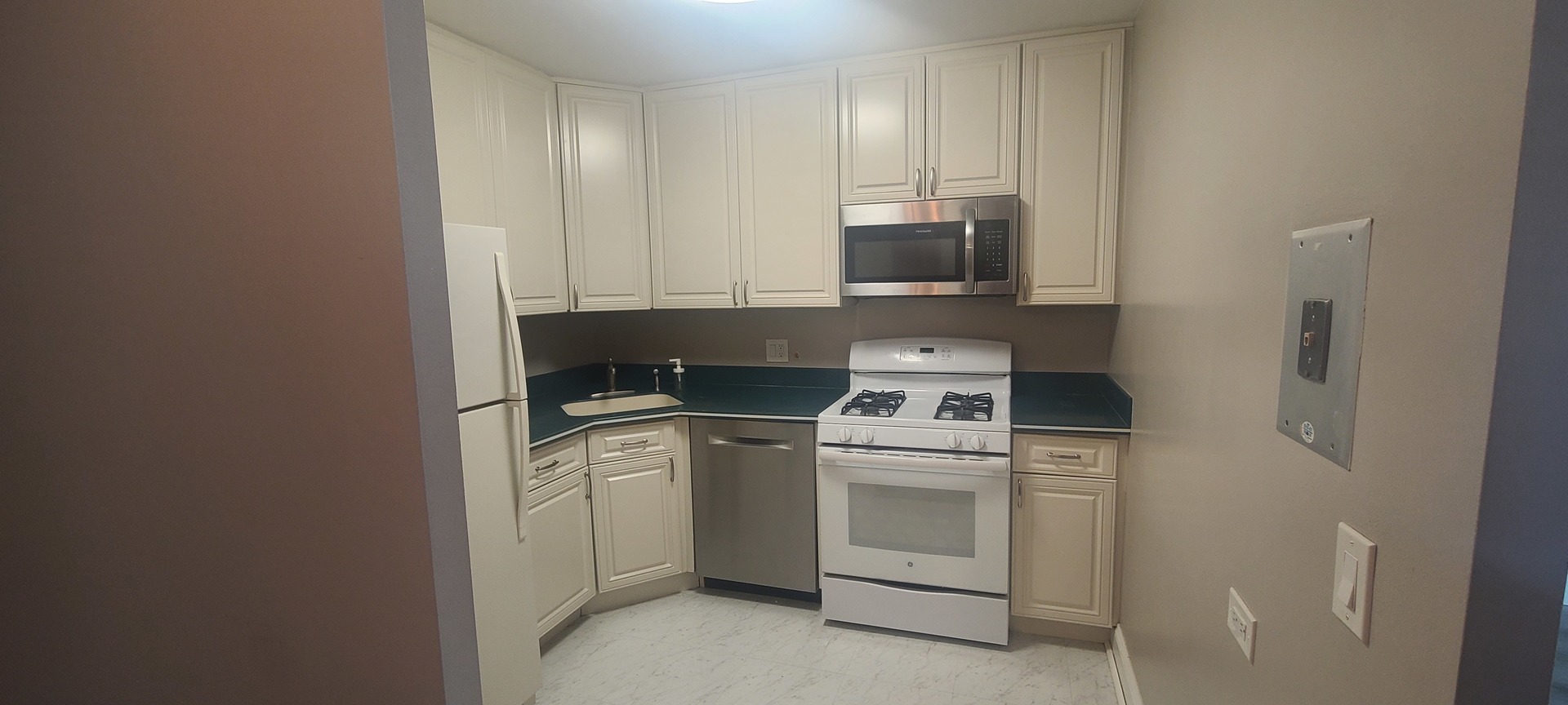 400 E RANDOLPH Street Unit: 3301