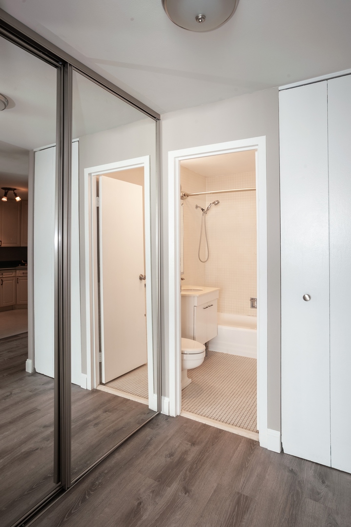 400 E RANDOLPH Street Unit: 3301