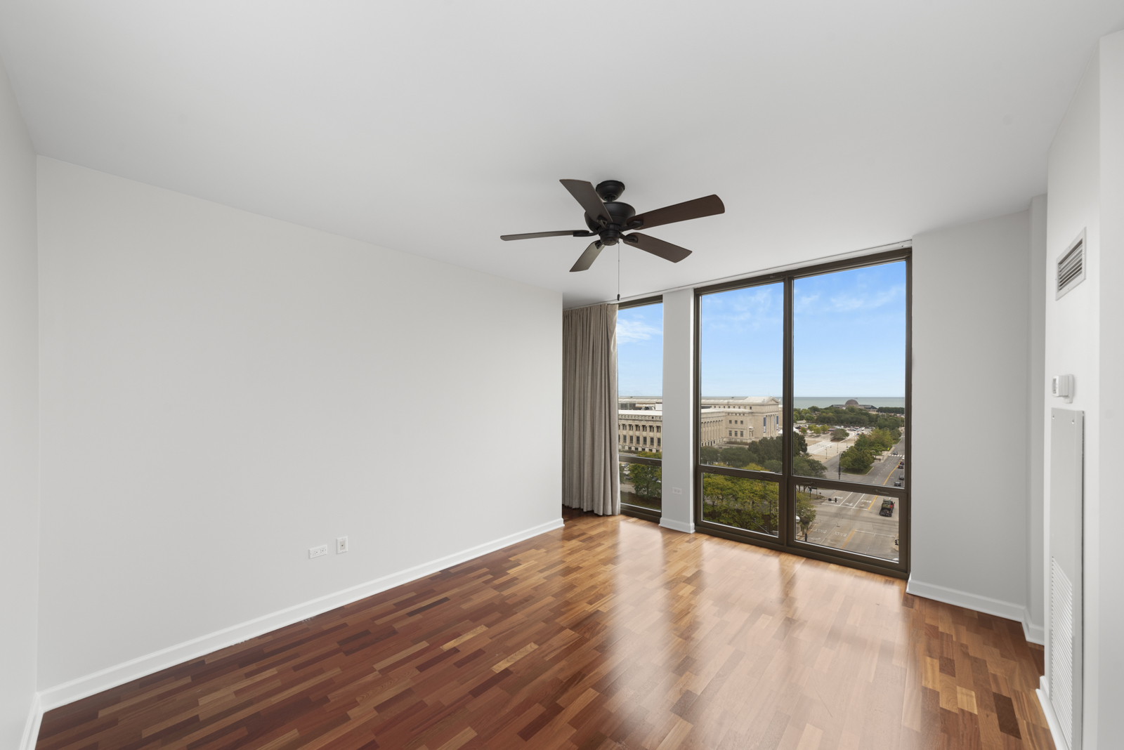 1335 S Prairie Avenue Unit: 1302