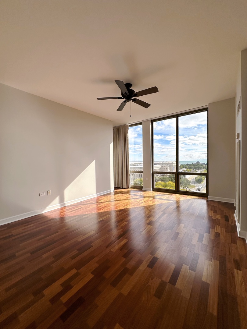 1335 S Prairie Avenue Unit: 1302