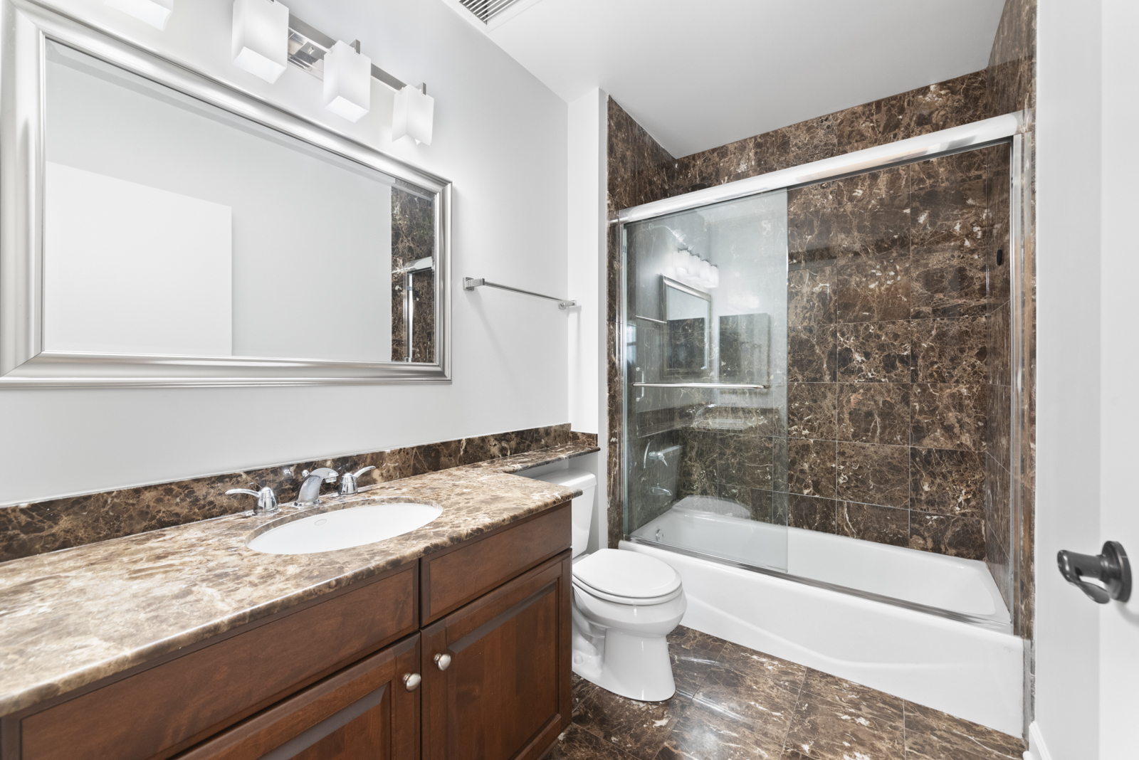 1335 S Prairie Avenue Unit: 1302