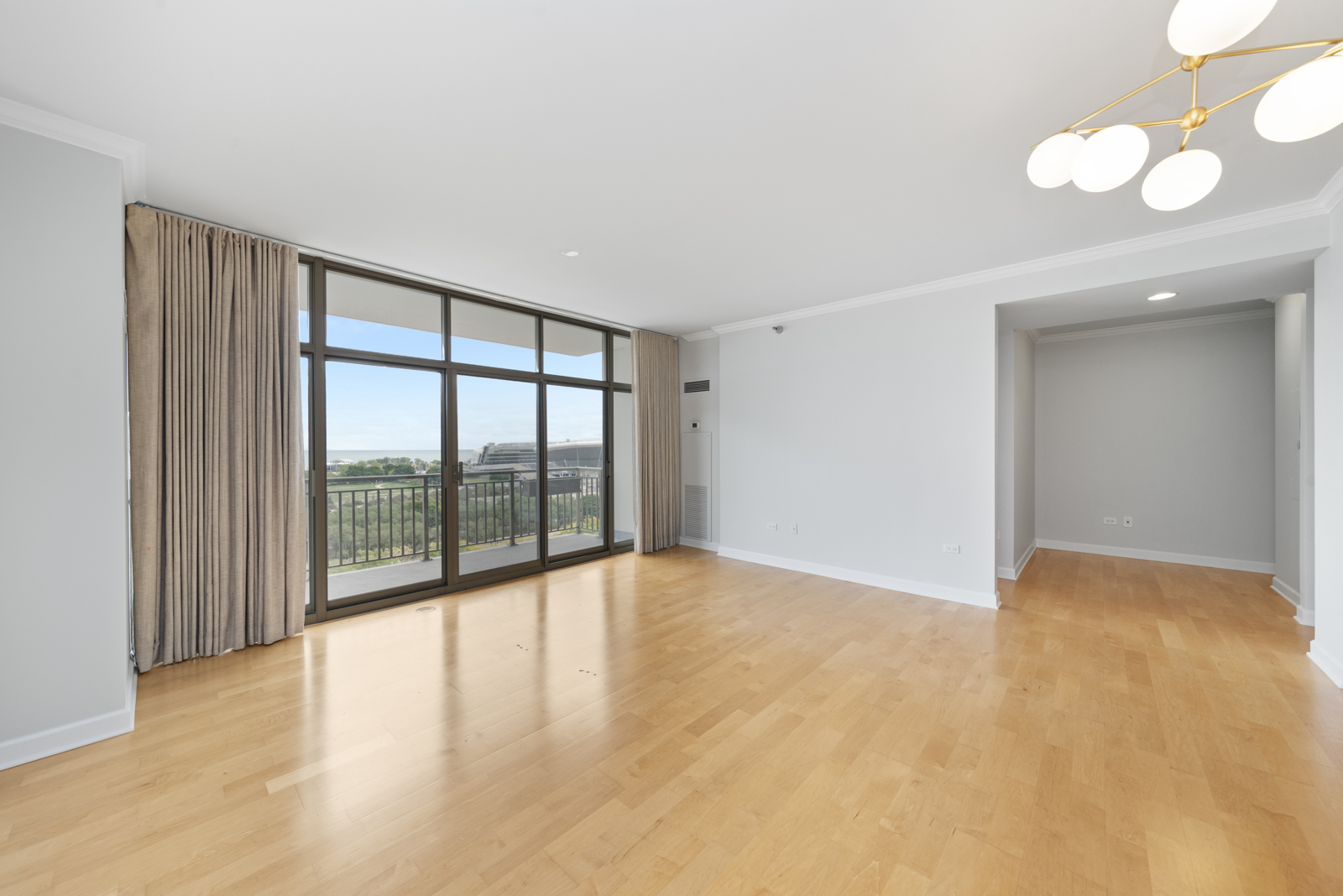 1335 S Prairie Avenue Unit: 1302