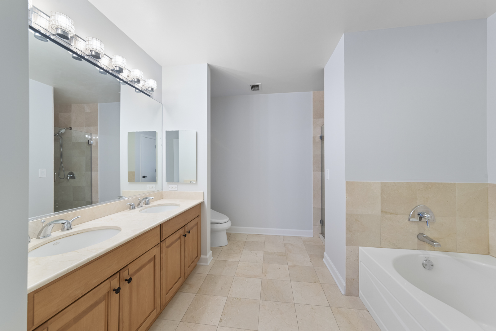 1335 S Prairie Avenue Unit: 1302