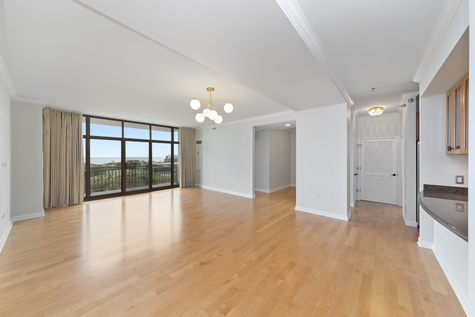 1335 S Prairie Avenue Unit: 1302