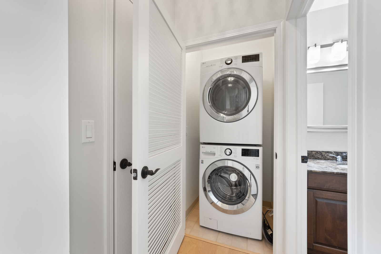 1335 S Prairie Avenue Unit: 1302