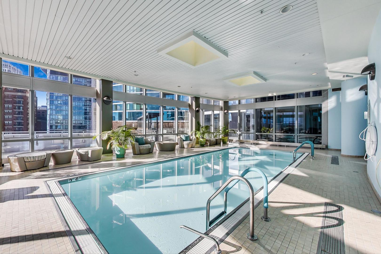 1211 S PRAIRIE Avenue Unit: 2903