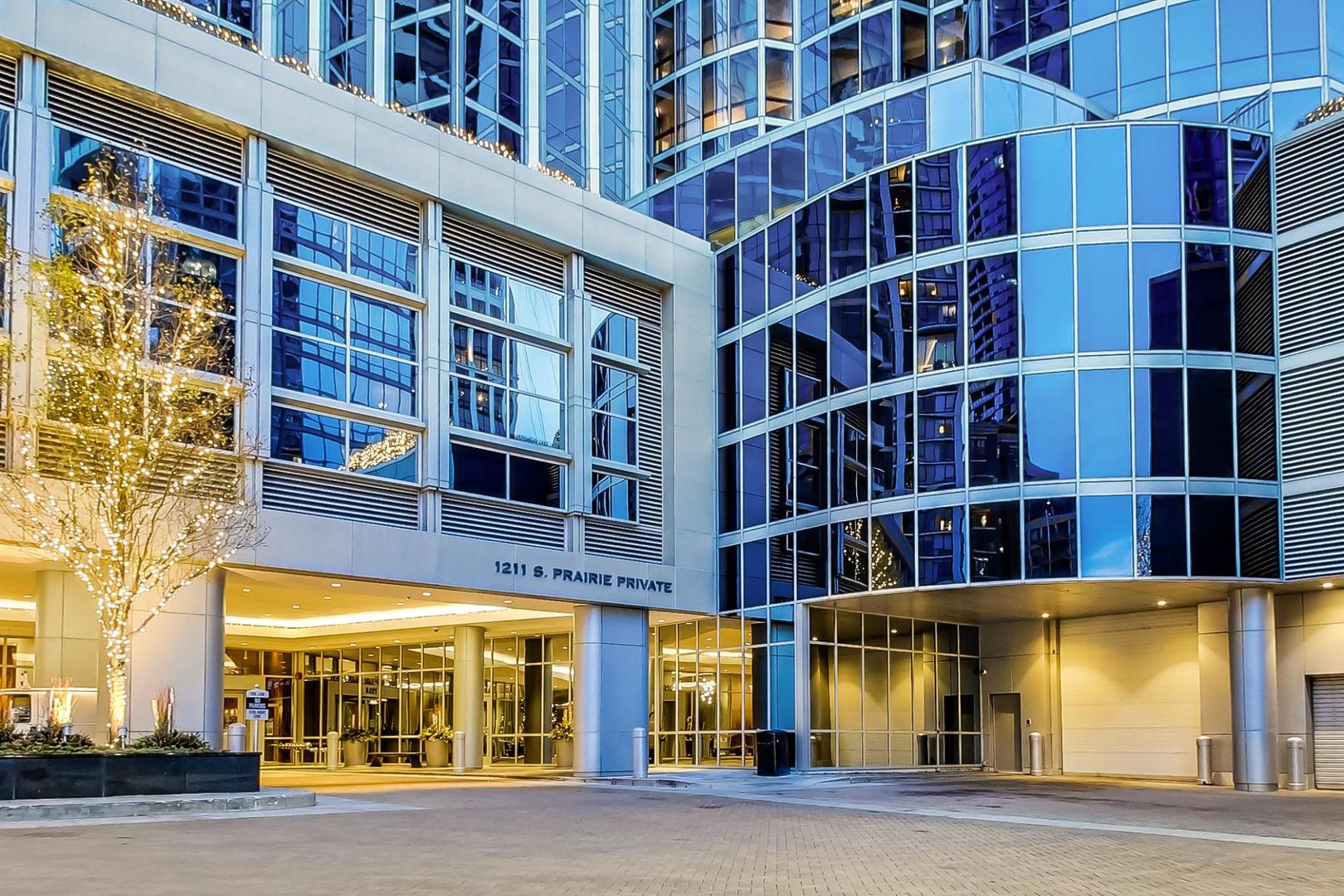 1211 S PRAIRIE Avenue Unit: 2903