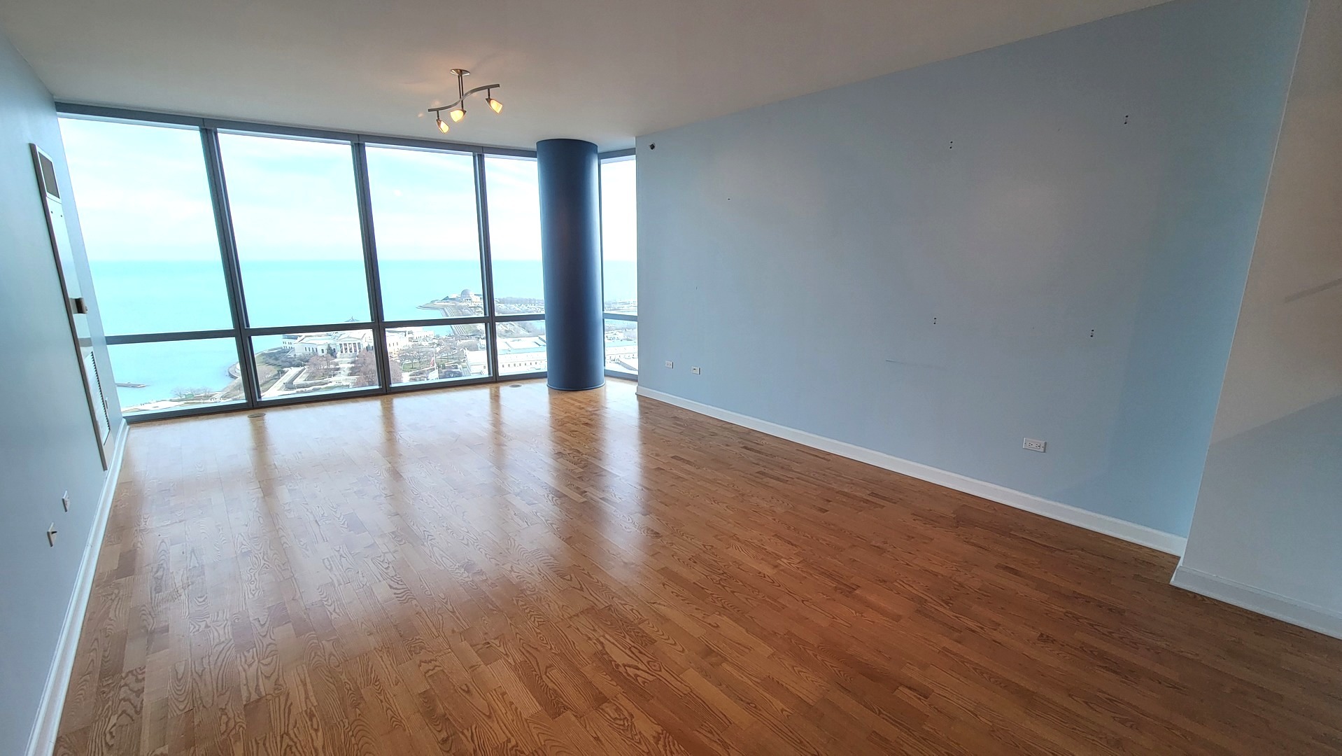 1211 S PRAIRIE Avenue Unit: 2903