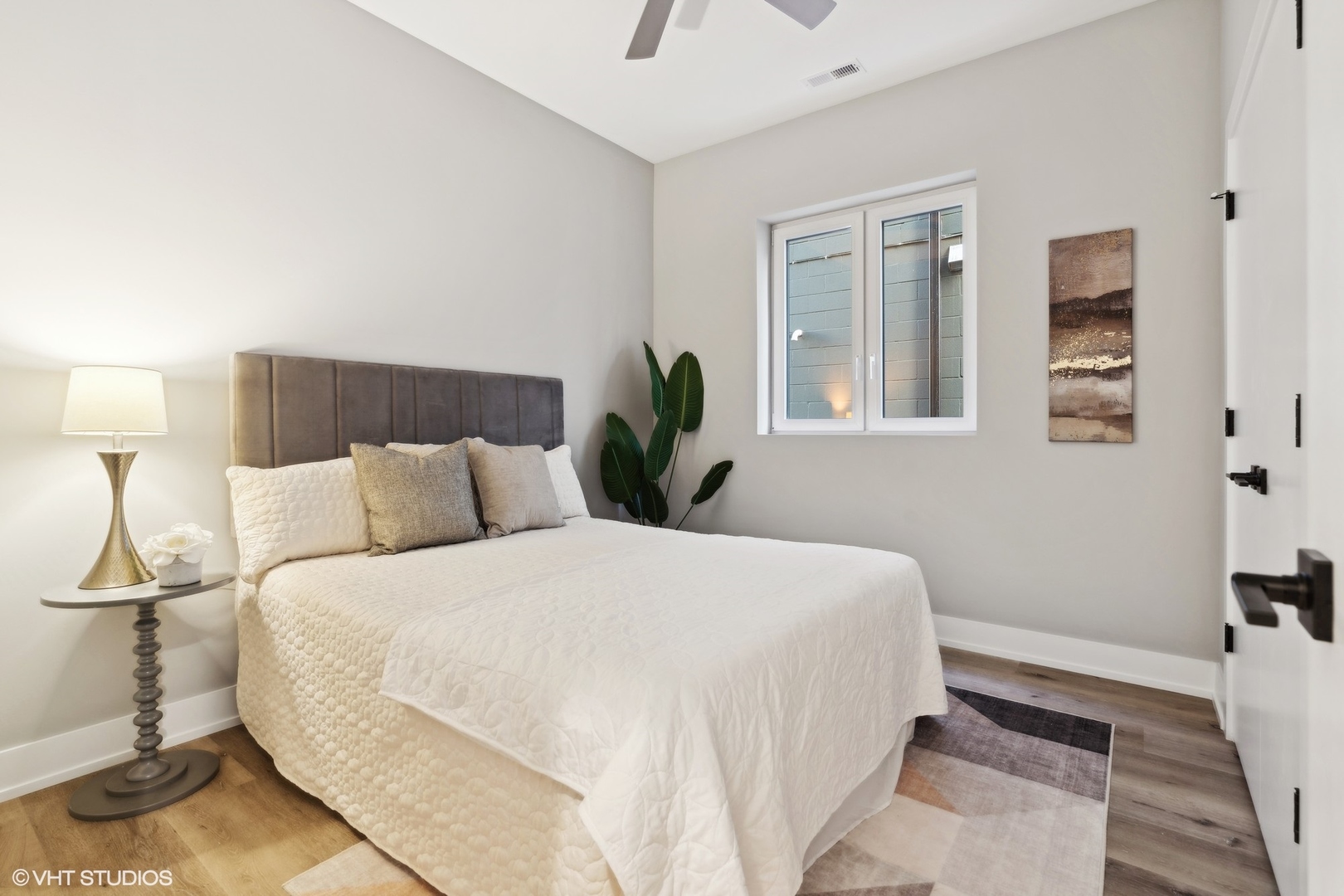 3341 N Sheffield Avenue Unit: 2S