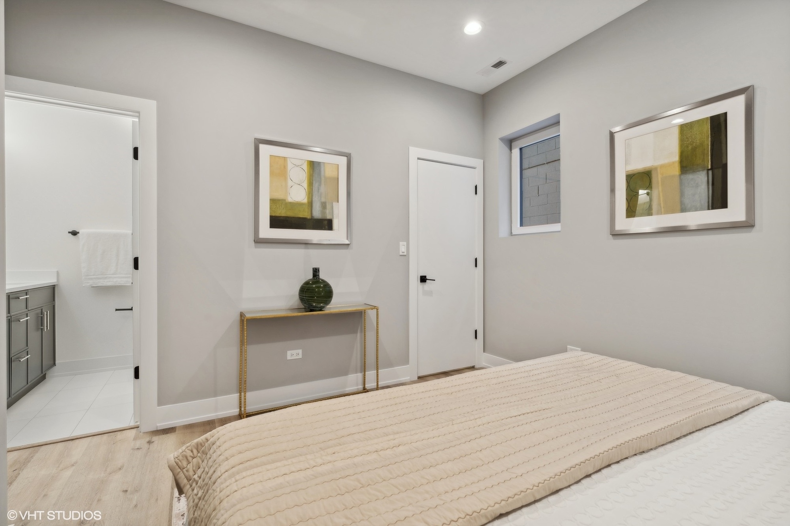 3341 N Sheffield Avenue Unit: 2S