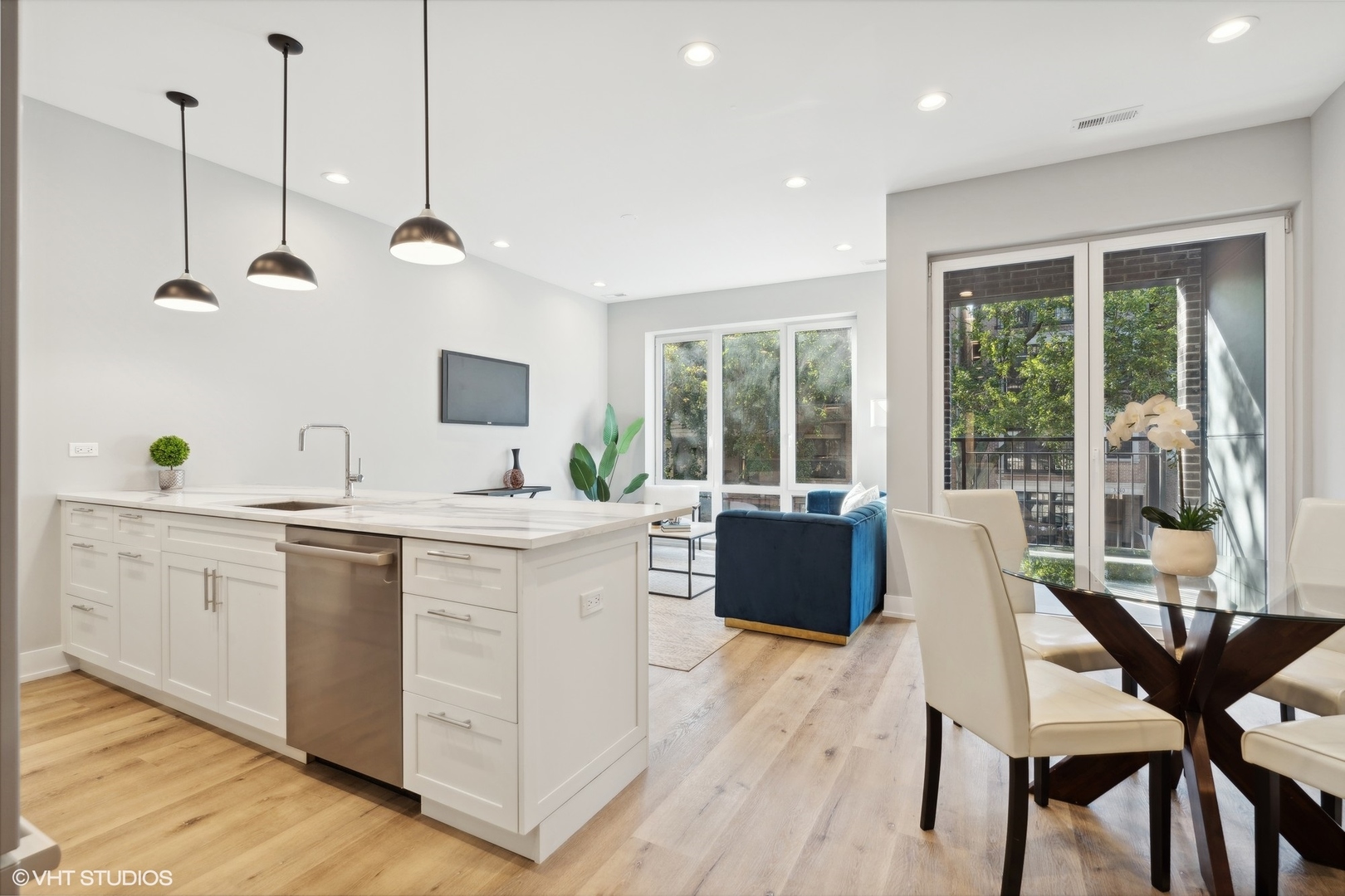 3341 N Sheffield Avenue Unit: 2S