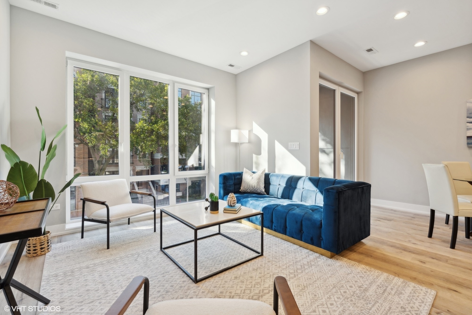 3341 N Sheffield Avenue Unit: 2S