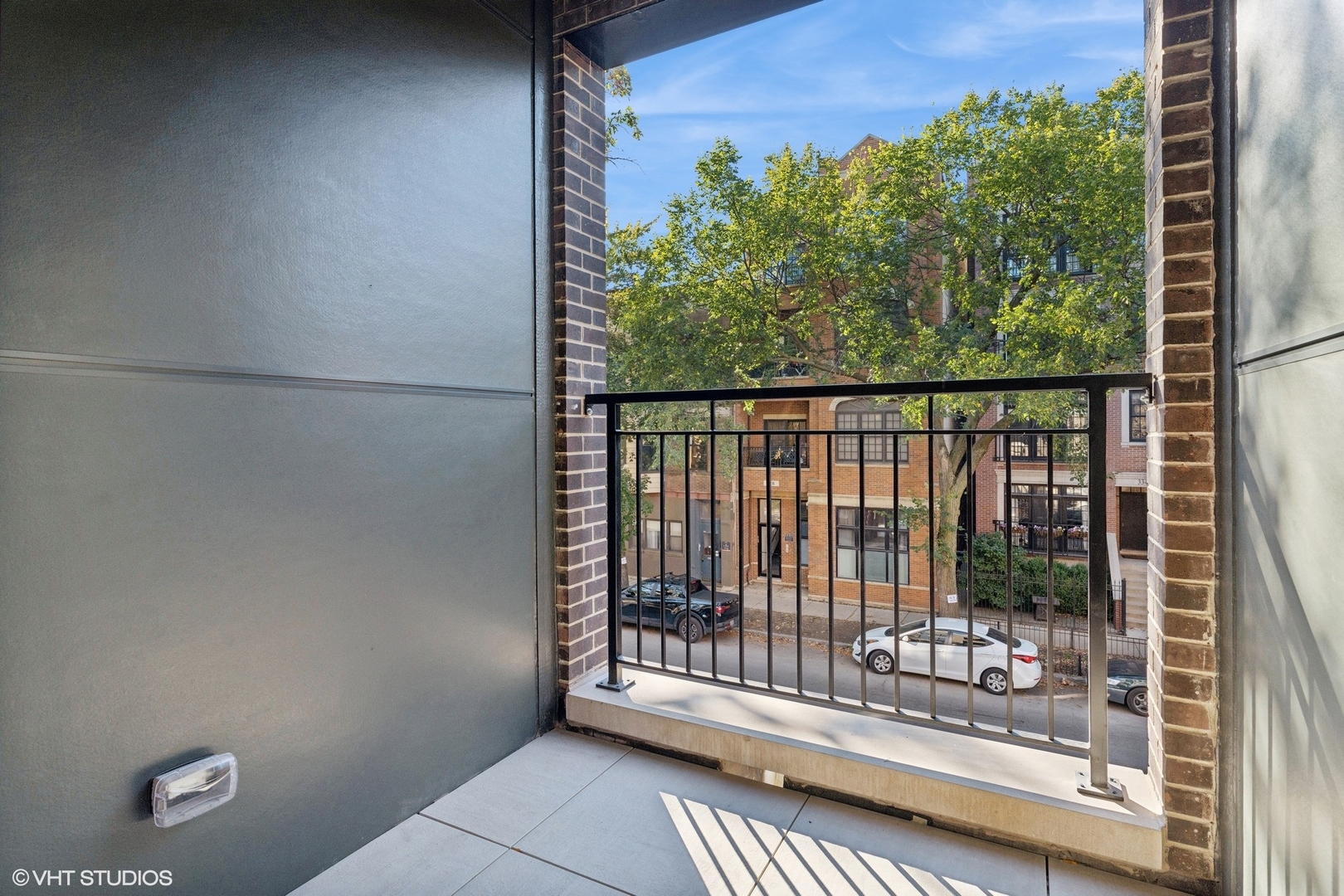 3341 N Sheffield Avenue Unit: 2S