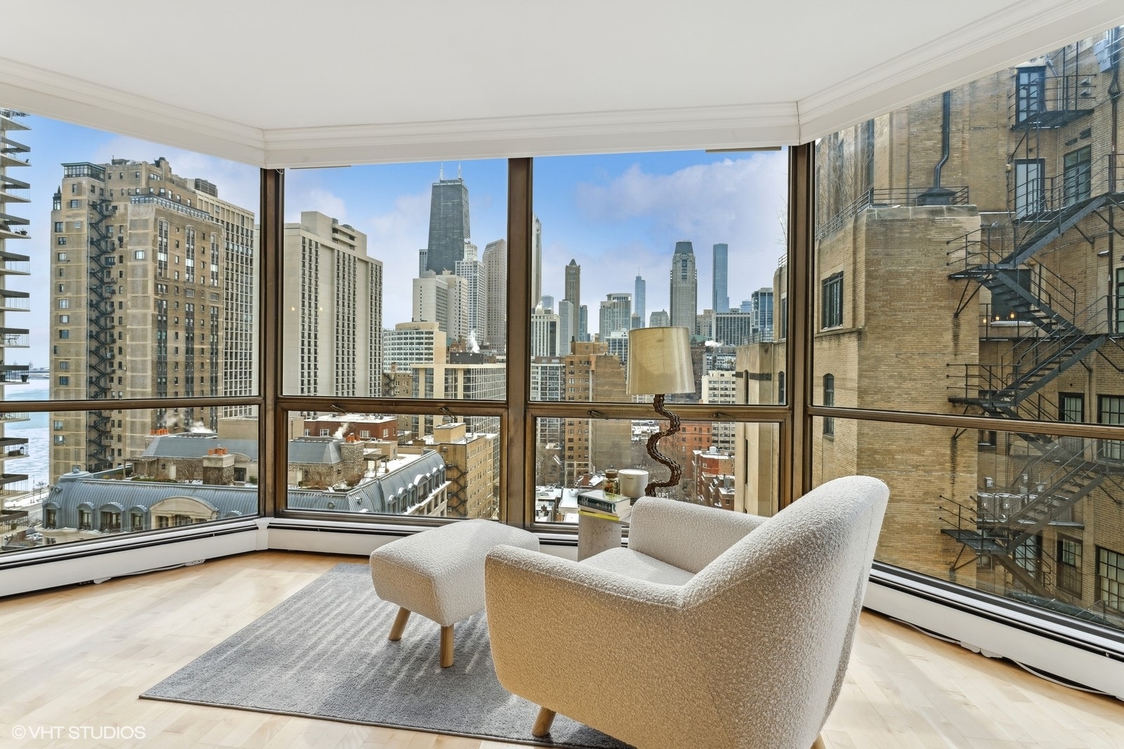 1310 N Ritchie Court Unit: 19B