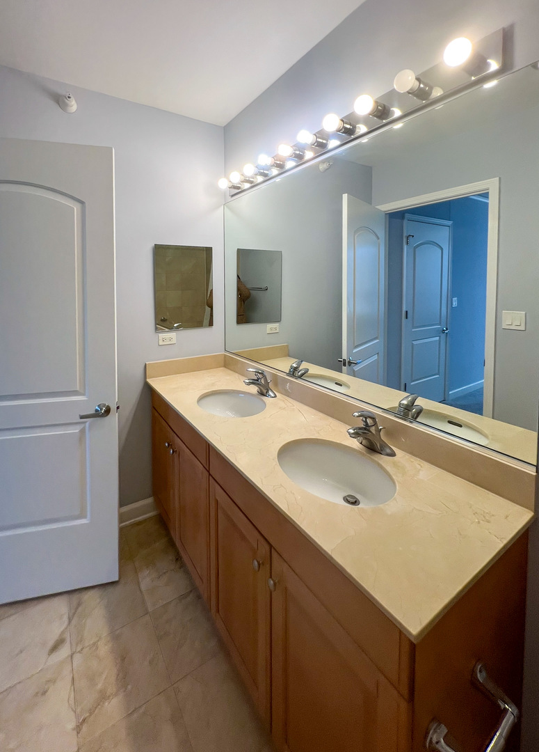 420 E Waterside Drive Unit: 2503