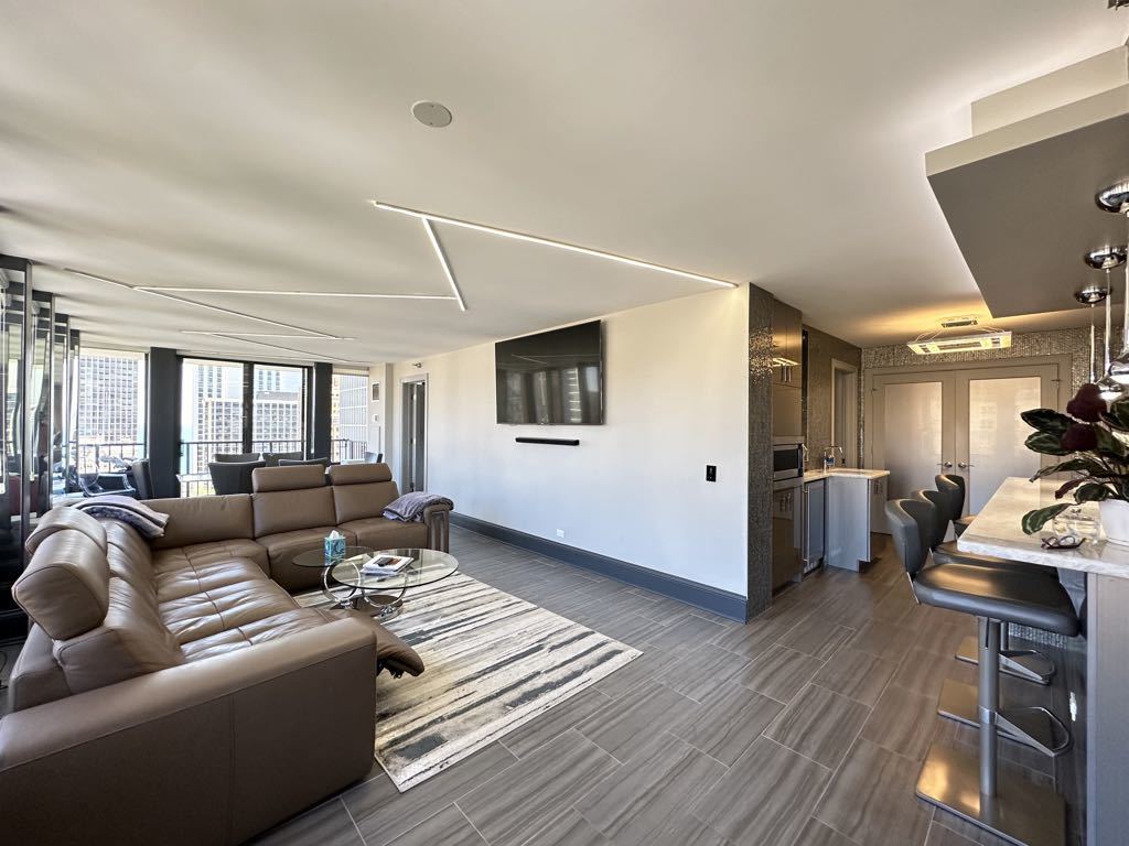 1230 N STATE Parkway Unit: 14B