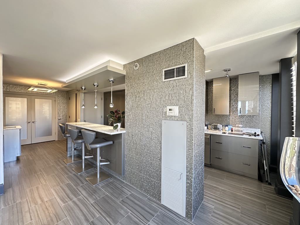 1230 N STATE Parkway Unit: 14B