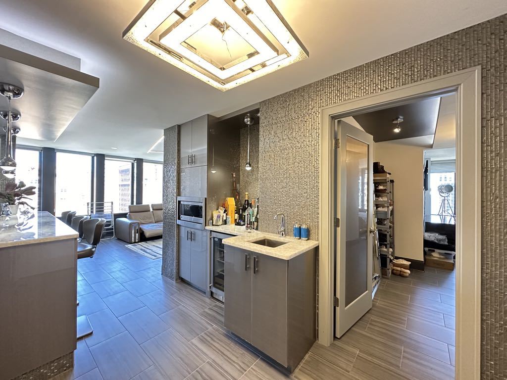 1230 N STATE Parkway Unit: 14B