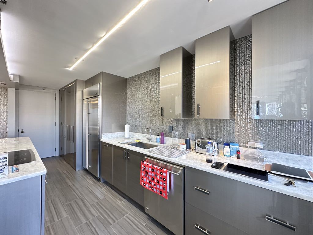 1230 N STATE Parkway Unit: 14B