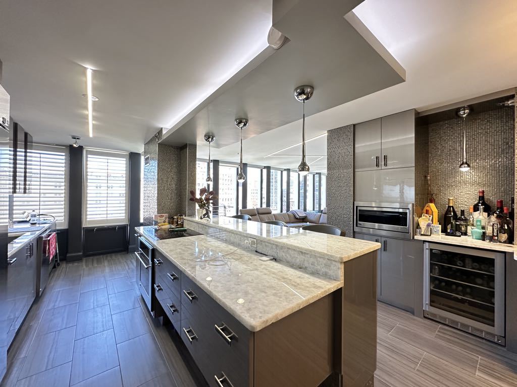 1230 N STATE Parkway Unit: 14B