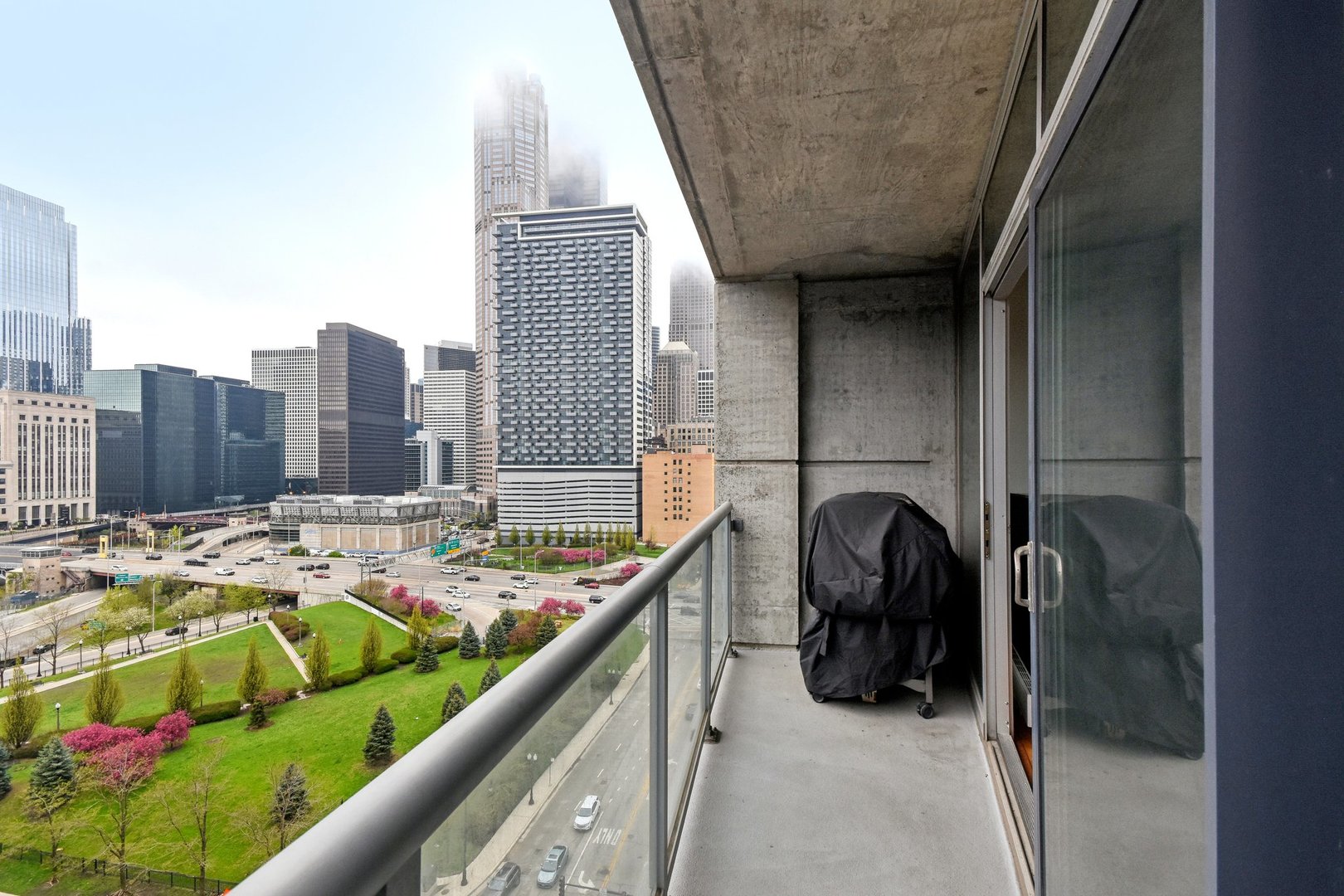 611 S Wells Street Unit: 1305