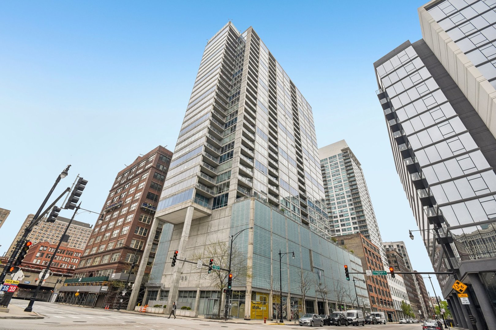 611 S Wells Street Unit: 1305