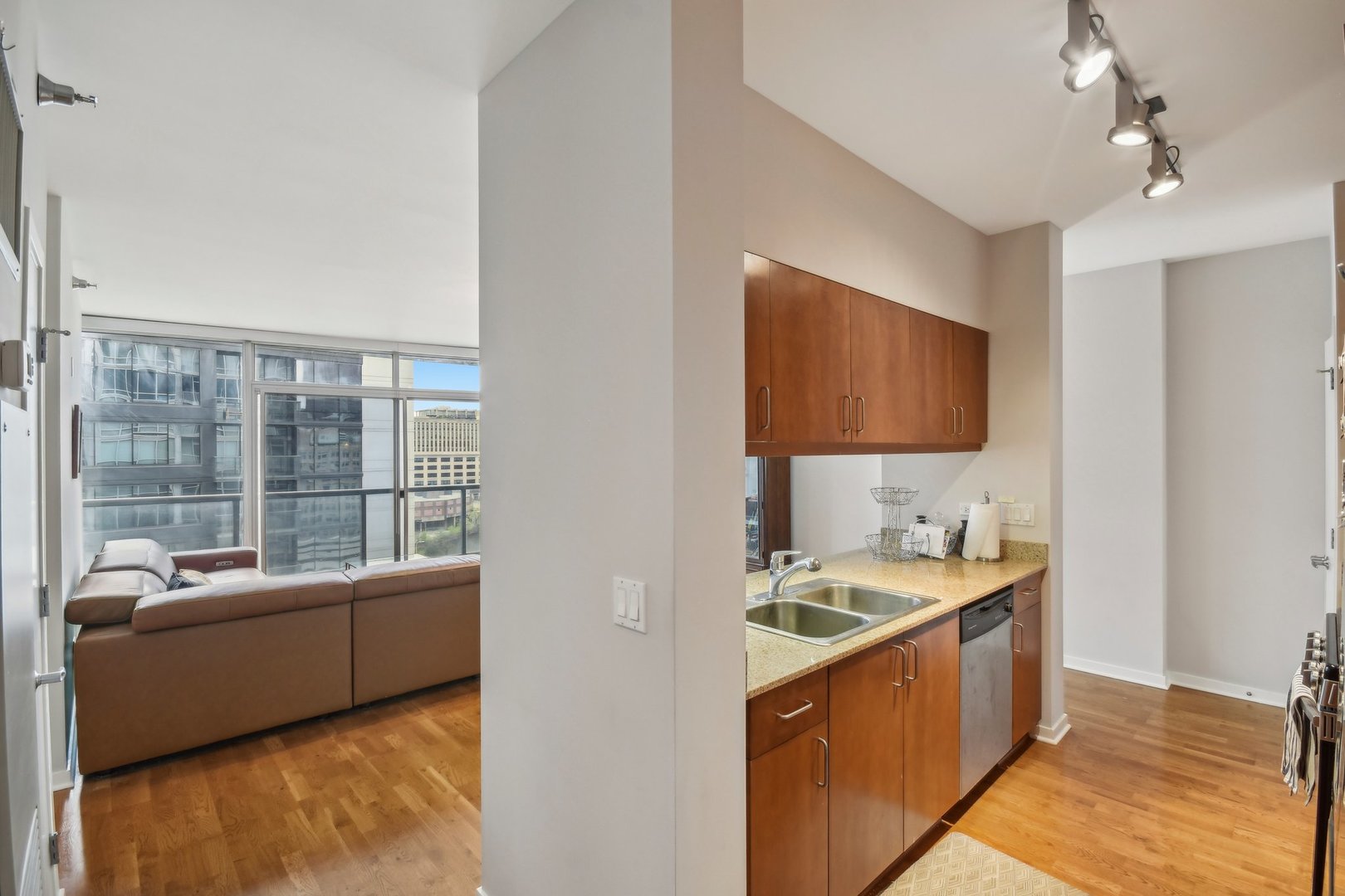 611 S Wells Street Unit: 1305