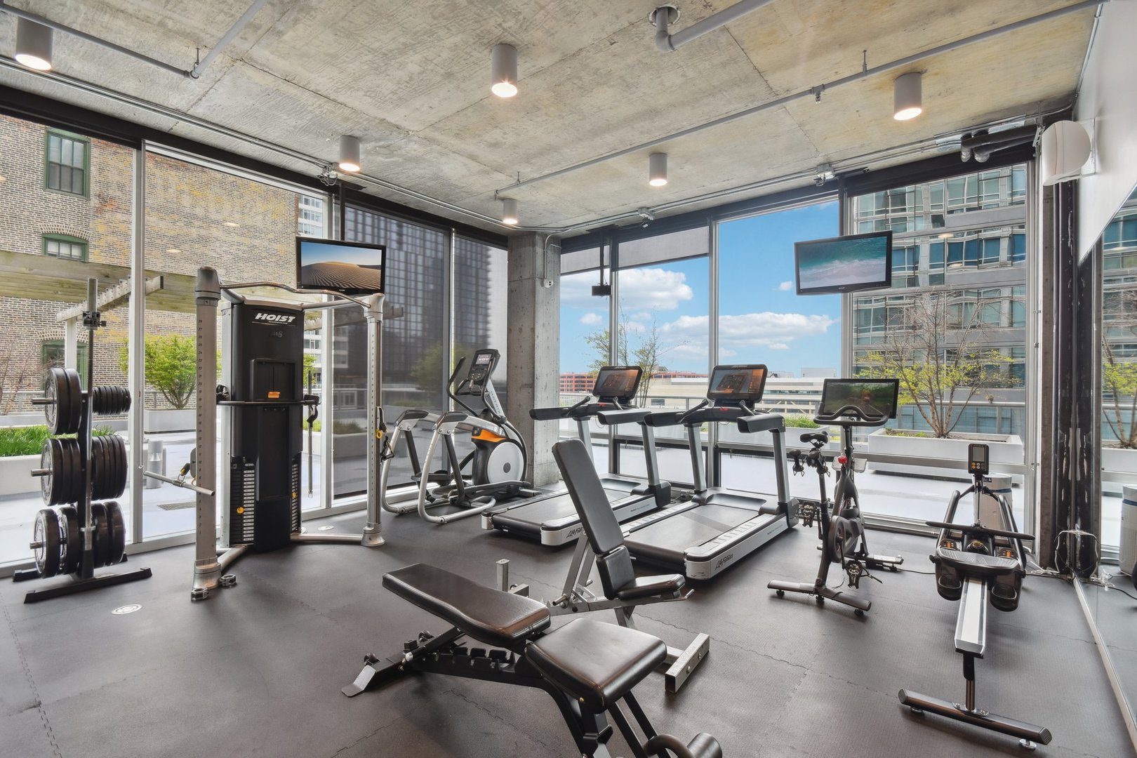 611 S Wells Street Unit: 1305