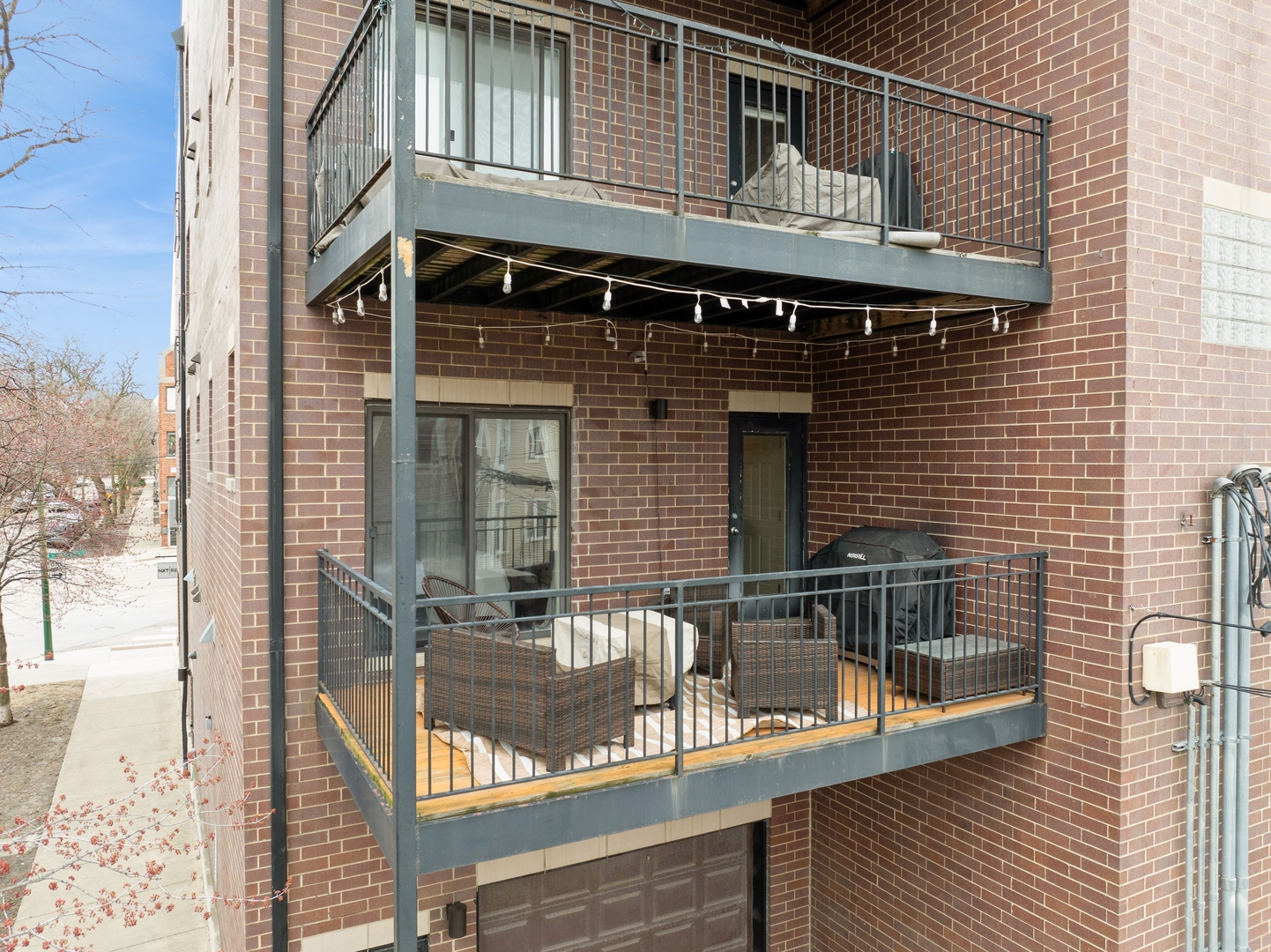 3056 N Oakley Avenue Unit: 2N