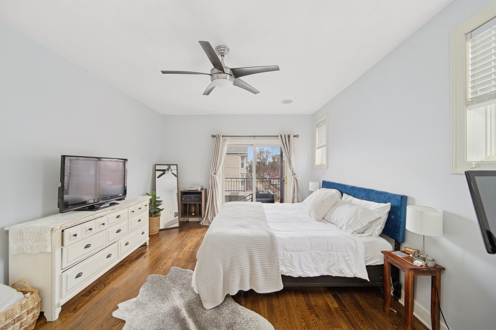 3056 N Oakley Avenue Unit: 2N