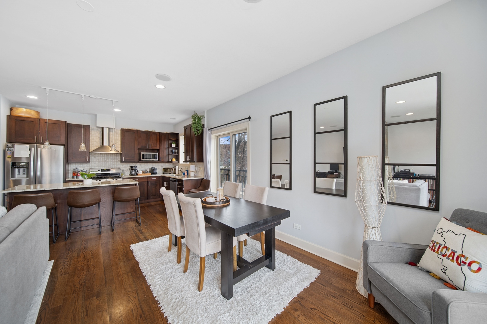 3056 N Oakley Avenue Unit: 2N