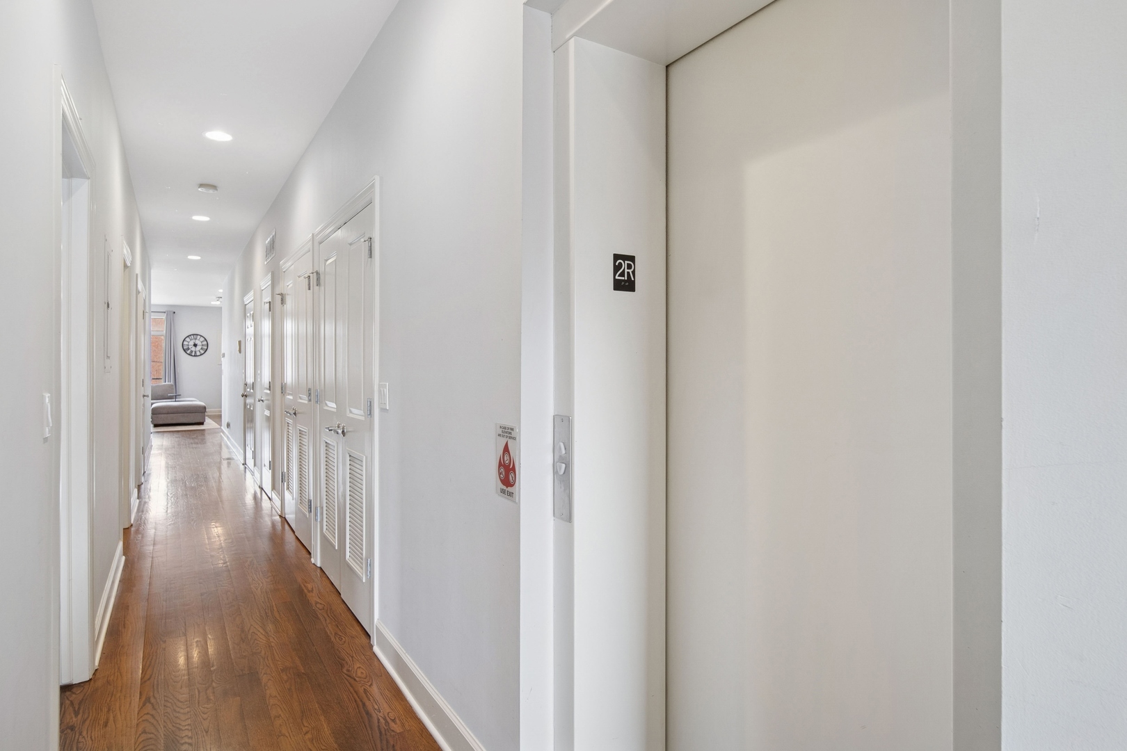 3056 N Oakley Avenue Unit: 2N