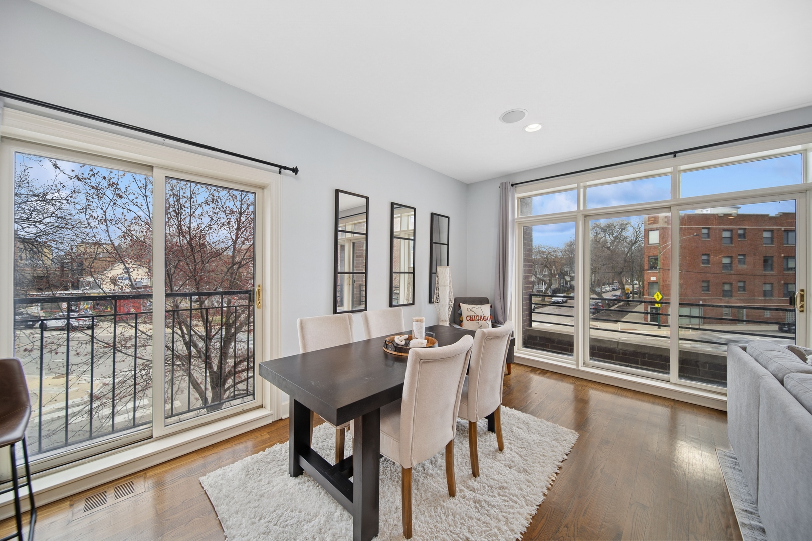 3056 N Oakley Avenue Unit: 2N