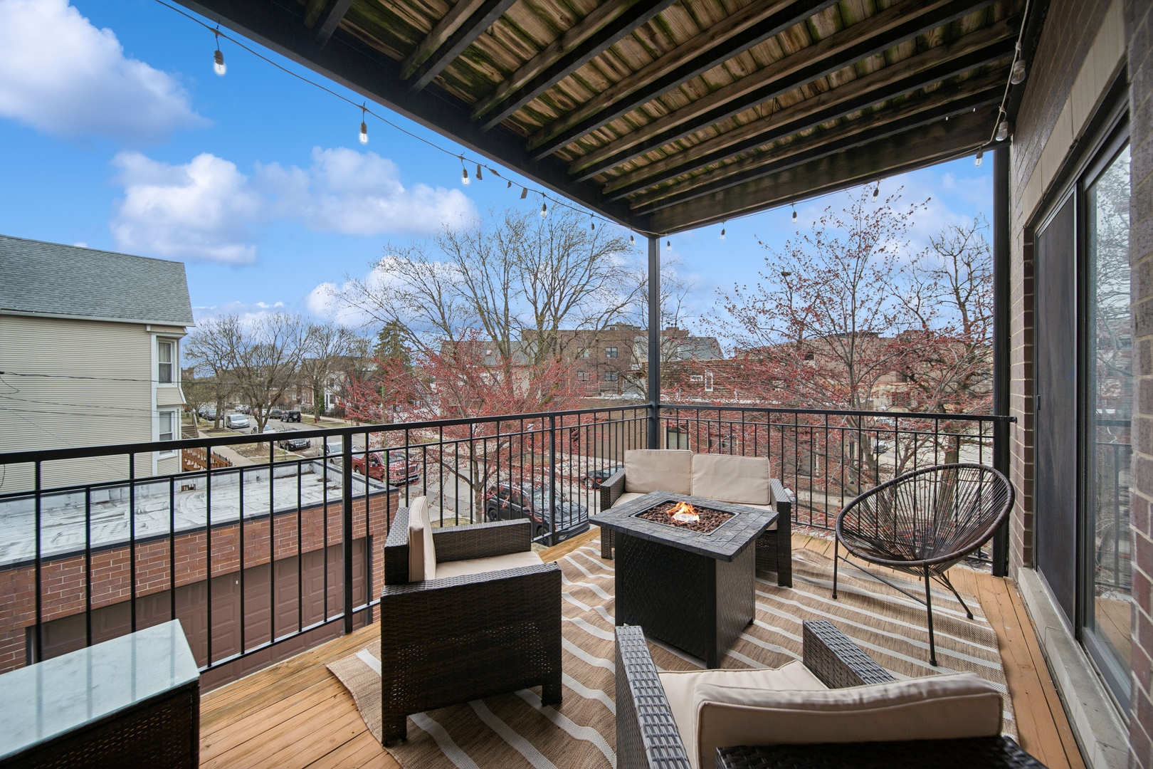 3056 N Oakley Avenue Unit: 2N