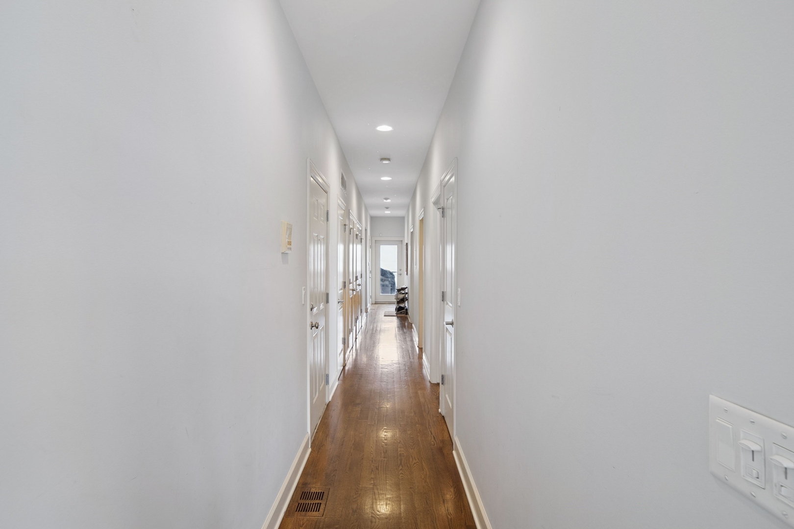 3056 N Oakley Avenue Unit: 2N