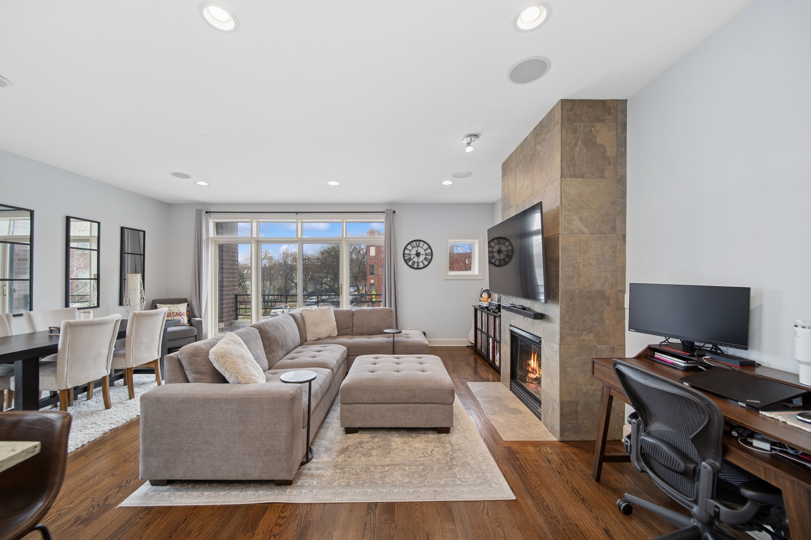 3056 N Oakley Avenue Unit: 2N