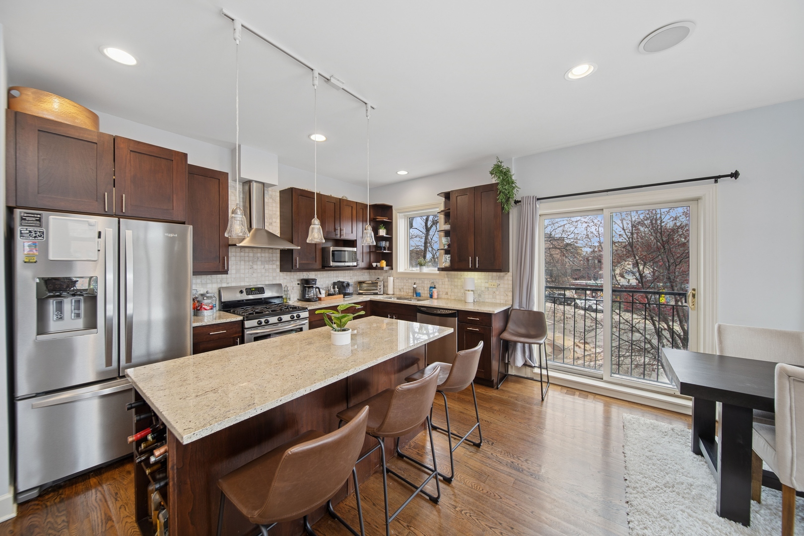 3056 N Oakley Avenue Unit: 2N