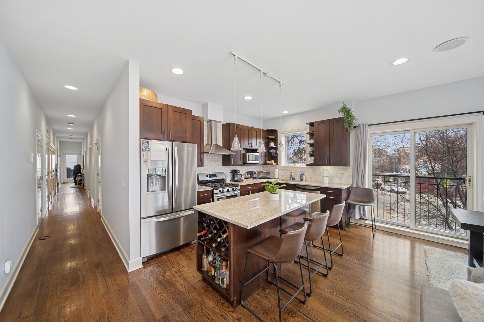 3056 N Oakley Avenue Unit: 2N