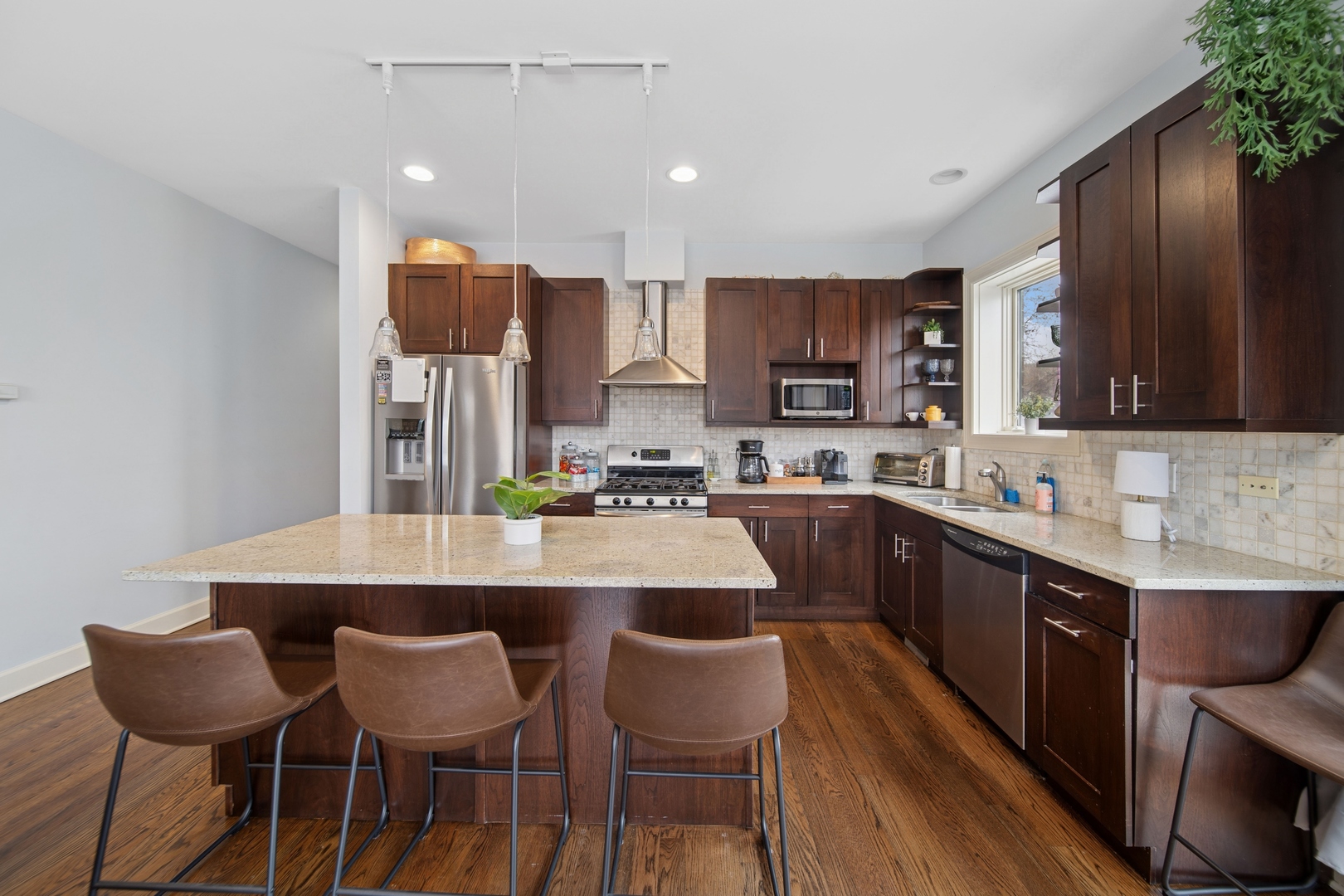 3056 N Oakley Avenue Unit: 2N