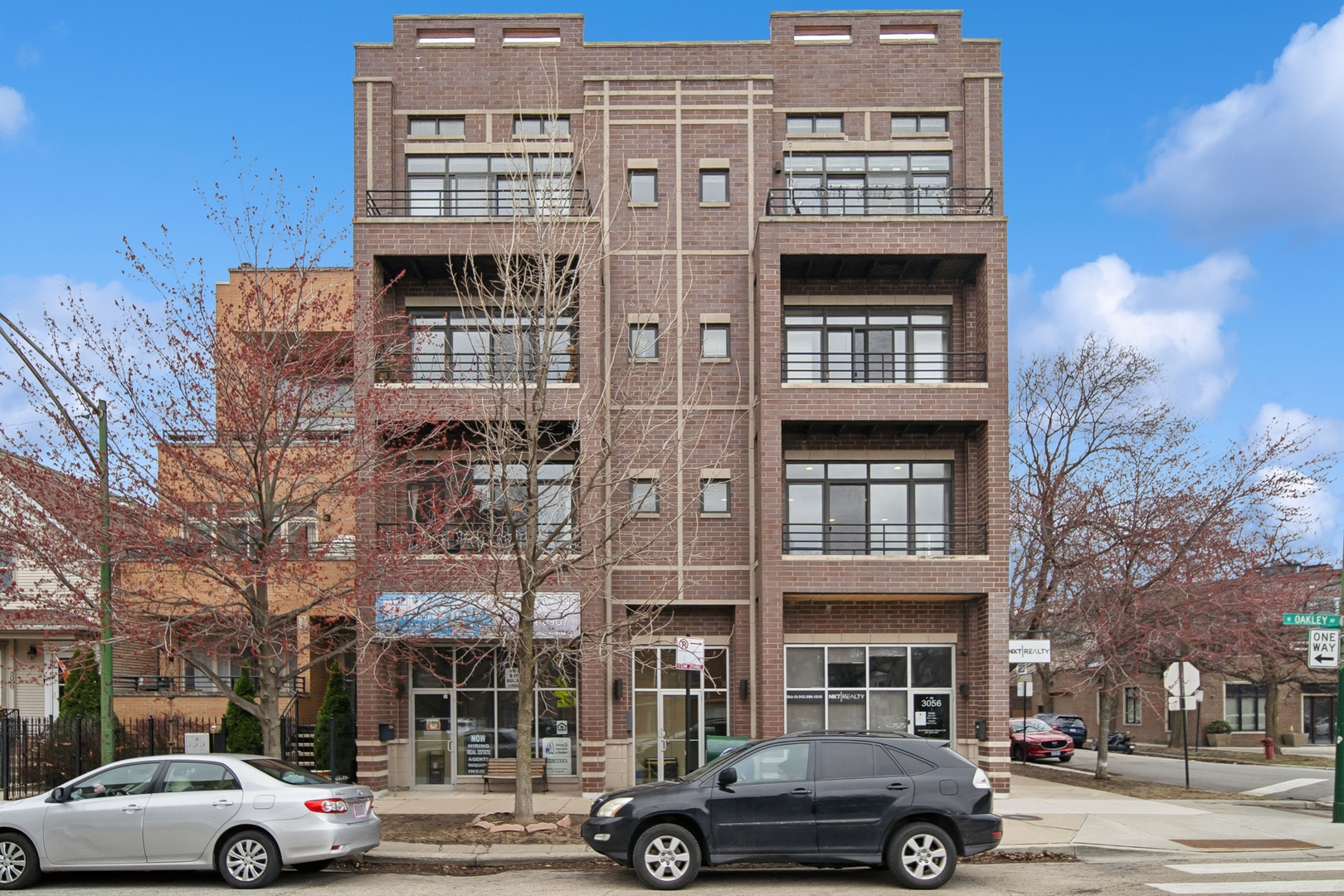 3056 N Oakley Avenue Unit: 2N