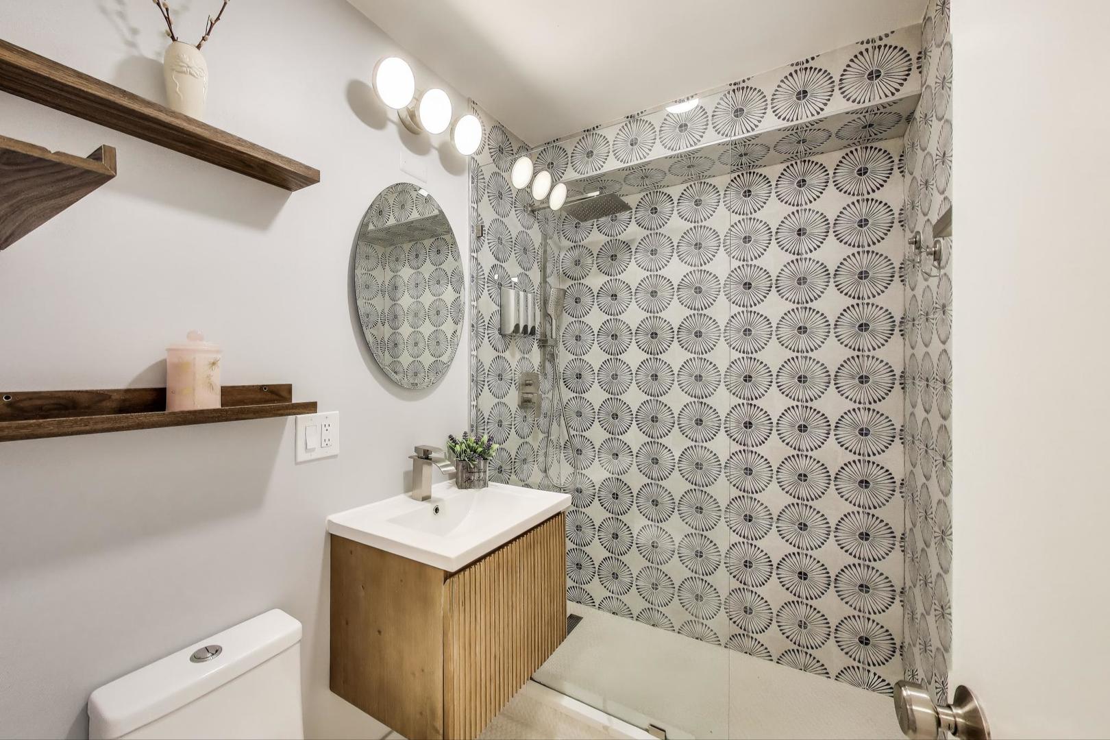 3950 N LAKE SHORE Drive Unit: 1411