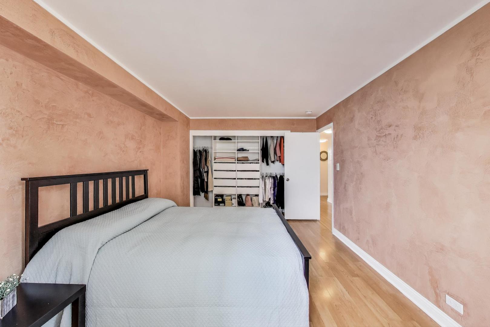 3950 N LAKE SHORE Drive Unit: 1411