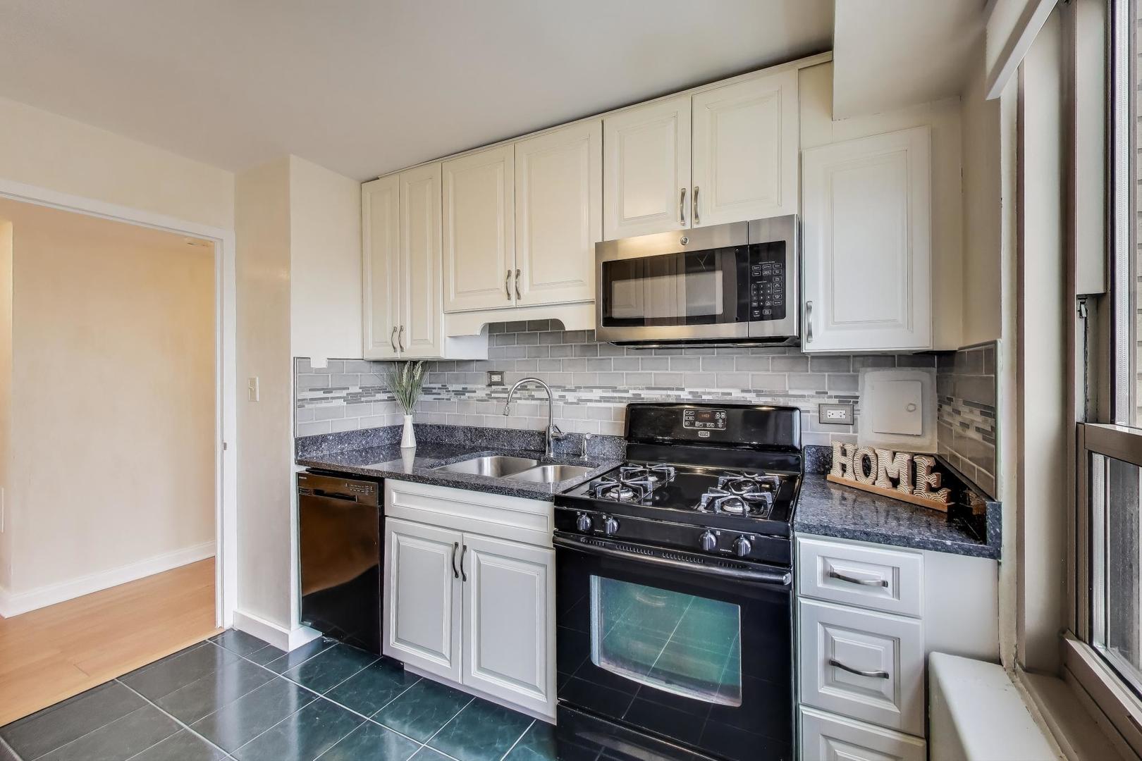 3950 N LAKE SHORE Drive Unit: 1411