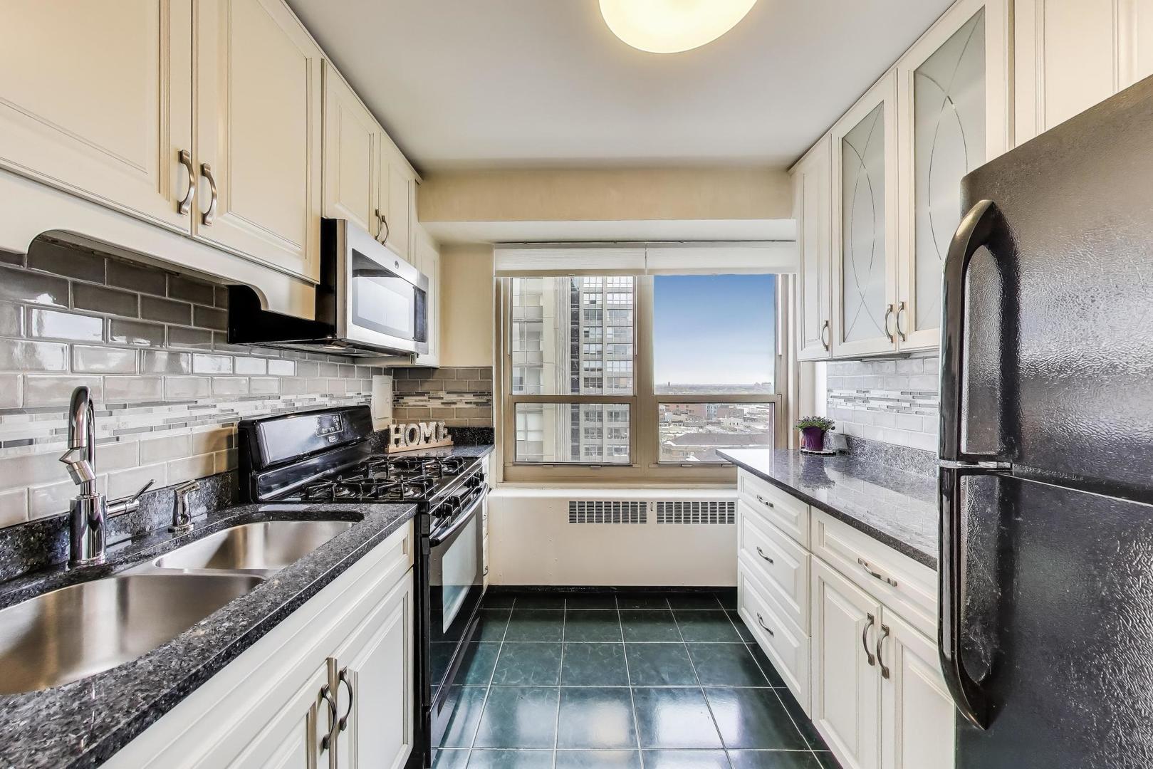 3950 N LAKE SHORE Drive Unit: 1411