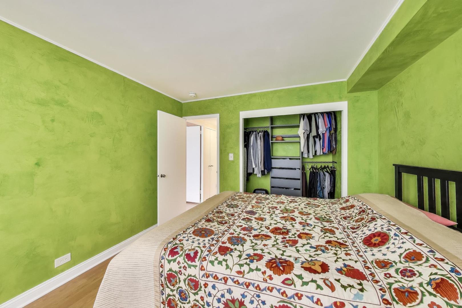 3950 N LAKE SHORE Drive Unit: 1411