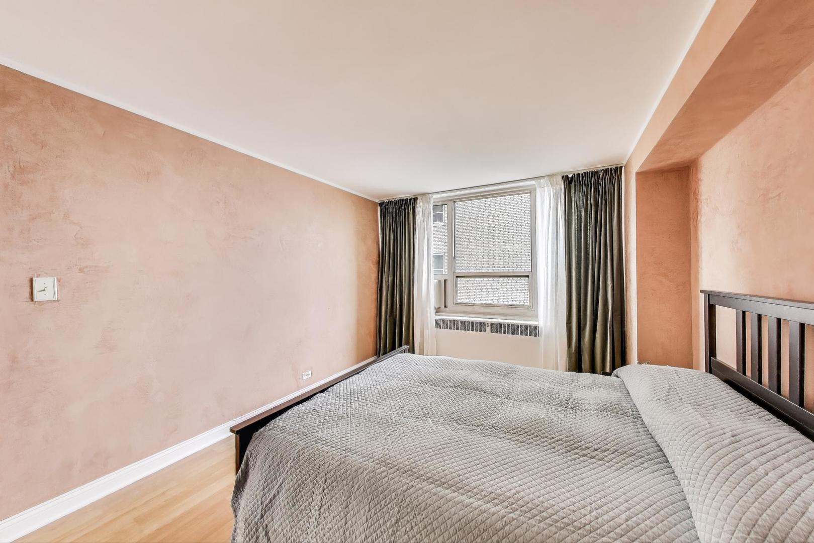 3950 N LAKE SHORE Drive Unit: 1411