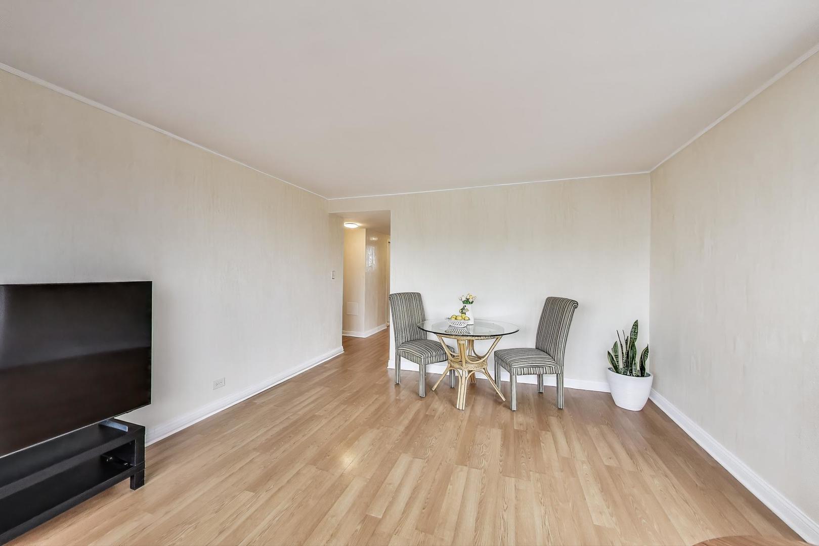 3950 N LAKE SHORE Drive Unit: 1411