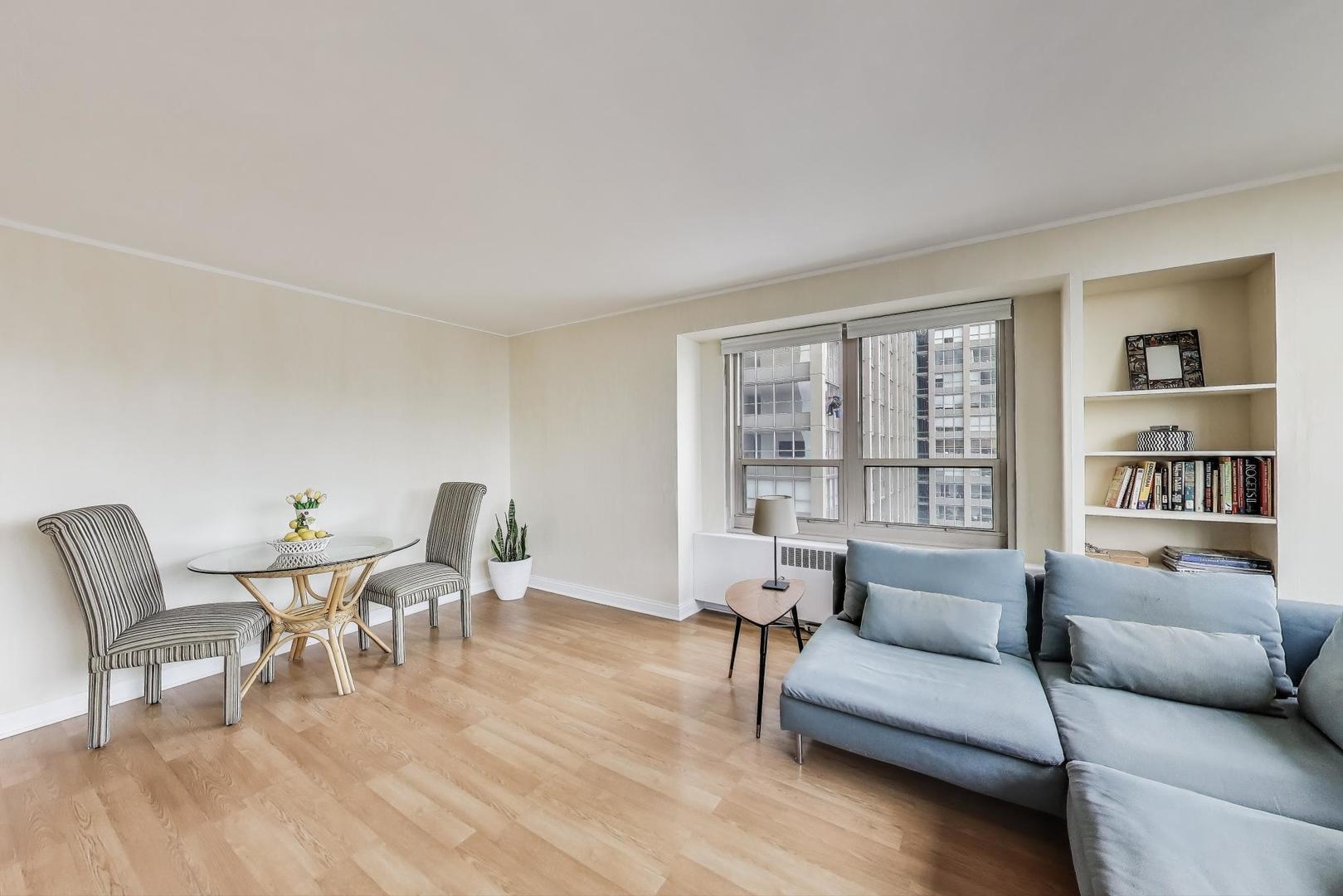 3950 N LAKE SHORE Drive Unit: 1411